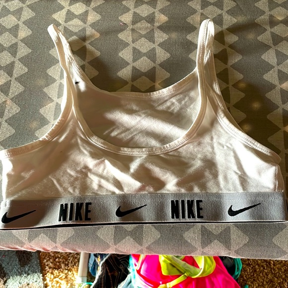 Nike kids bra no padding size medium - Picture 2 of 2